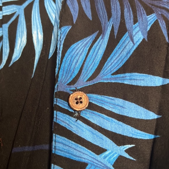 Men’s Short Sleeve Button Down - Picture 3 of 6